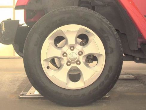 Used 2013 Jeep Wrangler Unlimited Sahara AWD/4WD image 8