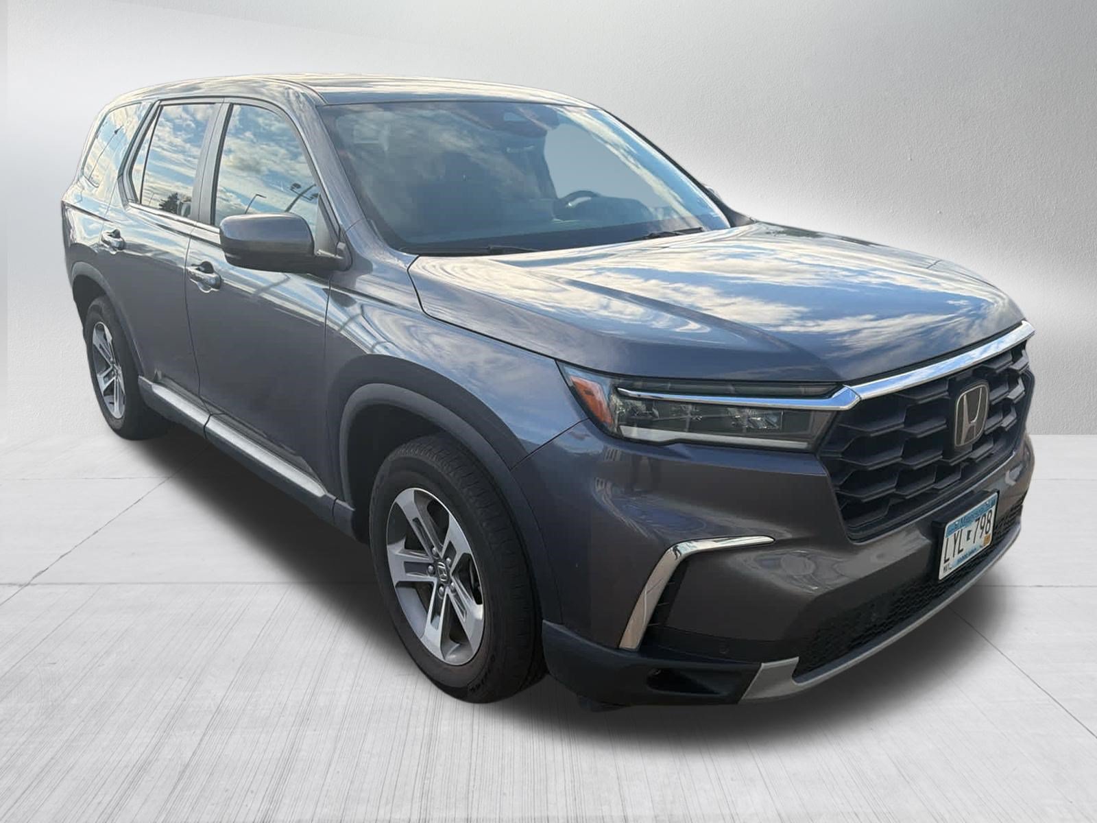 Used 2025 Honda Pilot EX-L image 3