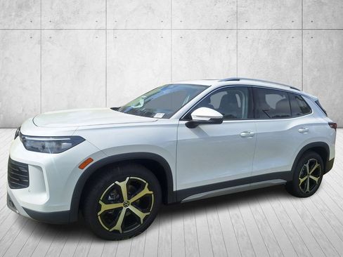 New 2026 Volkswagen Tiguan SE image 9