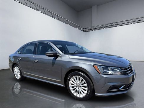 Used 2017 Volkswagen Passat 1.8T SE FWD image 8