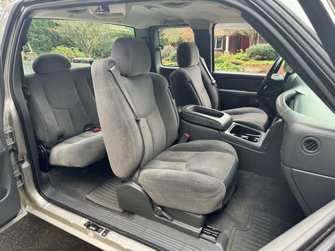 Used 2005 Chevrolet Silverado 2500 LS image 12