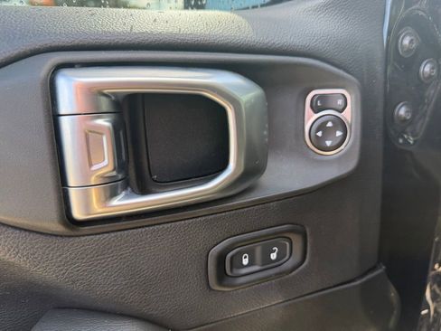 Used 2023 Jeep Gladiator Overland AWD/4WD image 10
