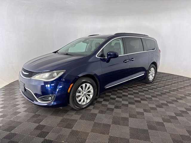 Used 2017 Chrysler Pacifica Touring-L FWD image 3