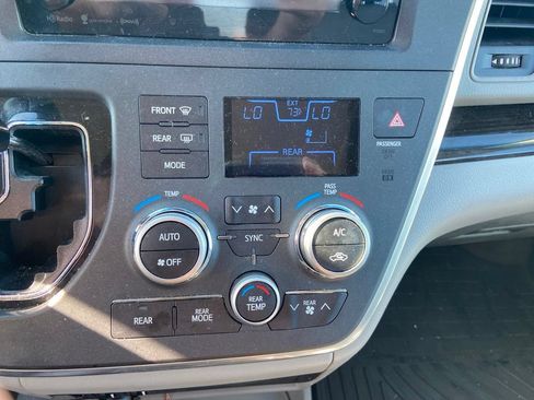Used 2017 Toyota Sienna XLE AWD/4WD image 20