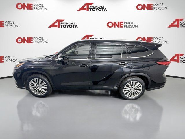 Used 2023 Toyota Highlander Platinum FWD image 4
