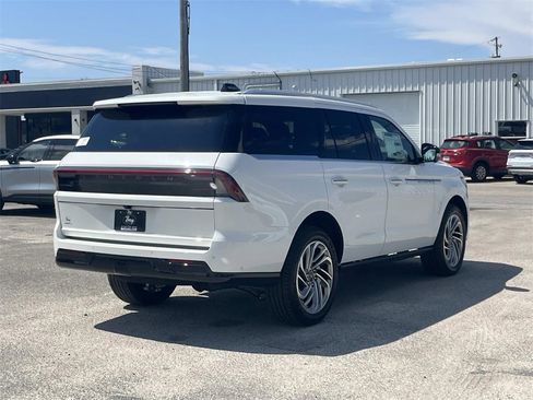 New 2025 Lincoln Navigator Reserve image 5