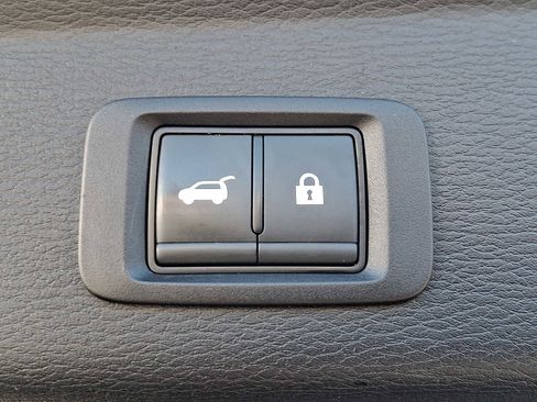 Used 2023 Mitsubishi Outlander SE Black Edition image 28