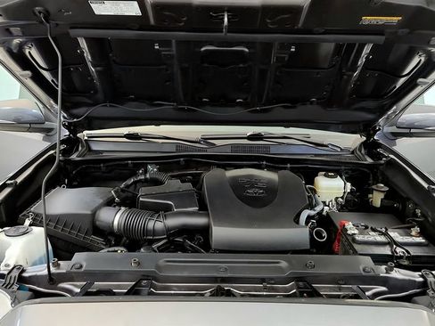 Used 2021 Toyota Tacoma TRD Off-Road w/ Technology Package AWD/4WD image 14