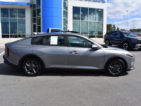 Used 2025 Kia K4 LXS image 10