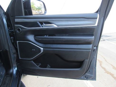 Used 2024 Jeep Wagoneer Series II w/ Flexible Seating Group RWD image 21