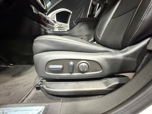 Used 2023 GMC Acadia SLT image 14