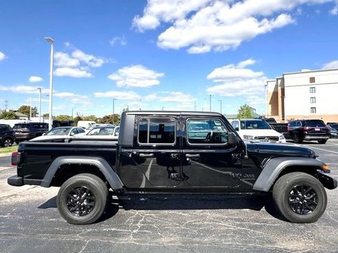 Used 2021 Jeep Gladiator Sport image 14