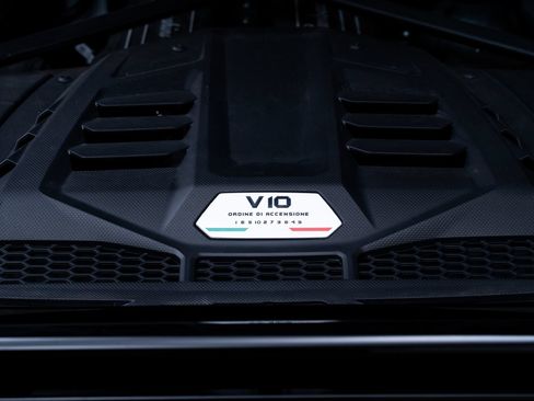 Used 2022 Lamborghini Huracan EVO RWD image 11