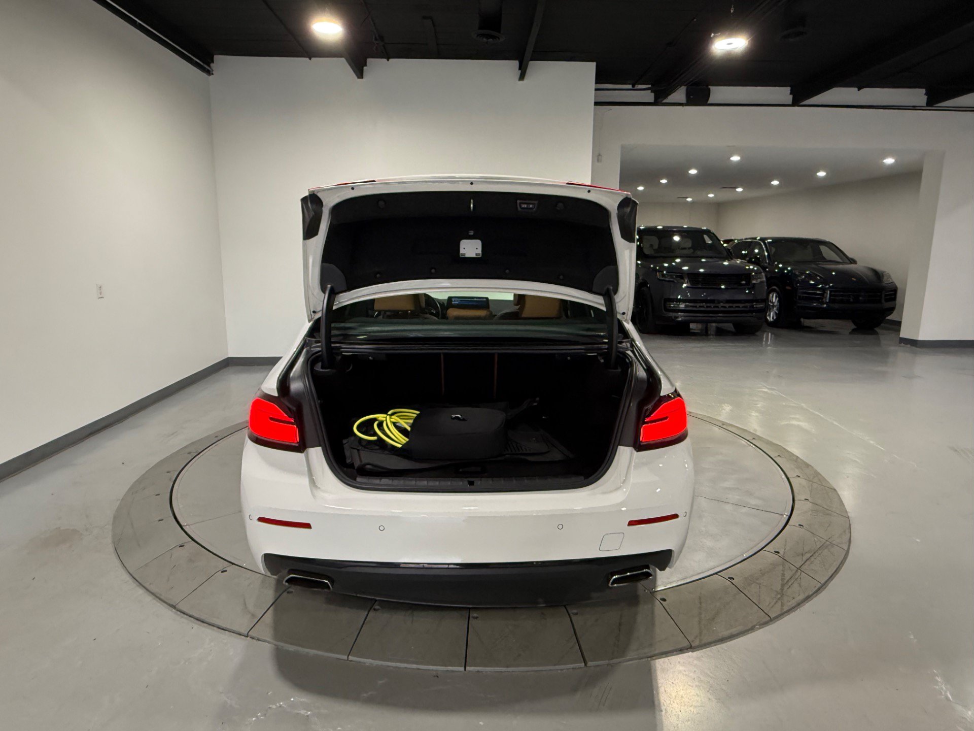 Used 2023 BMW 530e xDrive w/ Convenience Package AWD/4WD image 17
