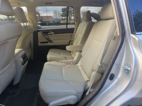 Used 2017 Lexus GX 460 image 10