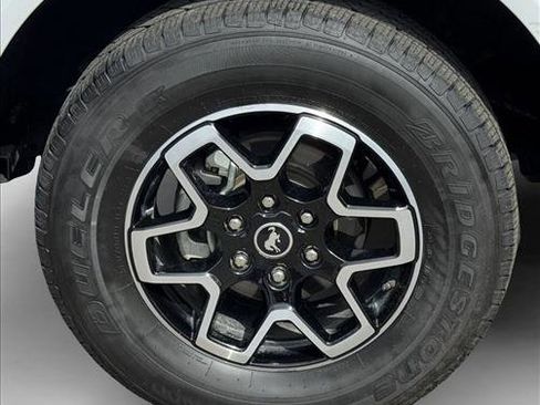 Used 2024 Ford Bronco Outer Banks AWD/4WD image 9