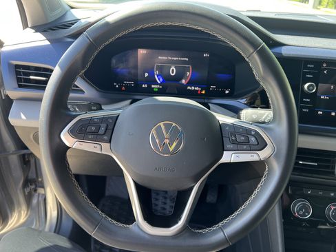 Certified 2023 Volkswagen Taos SE w/ Panoramic Sunroof Package FWD image 16