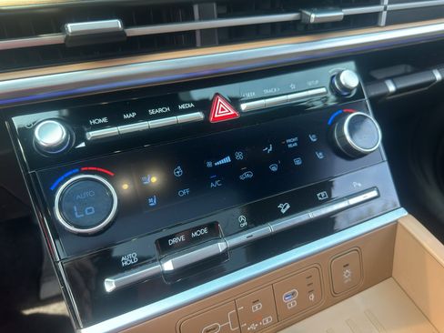 Used 2024 Hyundai Santa Fe Limited image 22