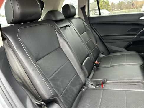 Used 2020 Volkswagen Tiguan SE image 23