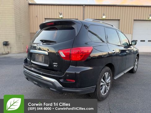 Used 2018 Nissan Pathfinder SV image 9