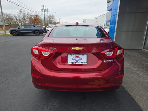 Certified 2018 Chevrolet Cruze LT w/ Convenience Package image 4