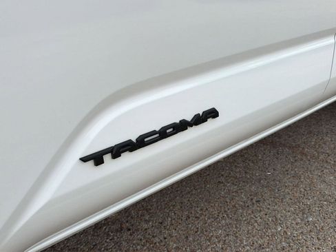 Used 2024 Toyota Tacoma SR5 AWD/4WD image 11
