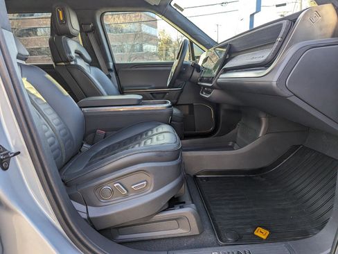 Used 2025 Rivian R1S Adventure image 27