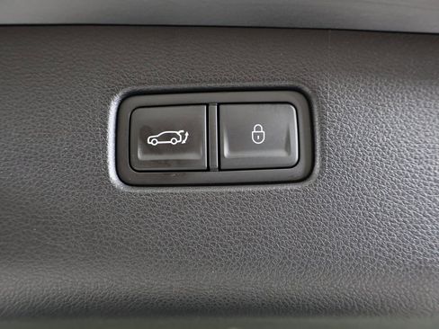 Used 2023 Genesis GV70 2.5T w/ Advanced Package image 16