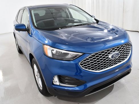 Used 2024 Ford Edge SEL w/ Convenience Package image 4