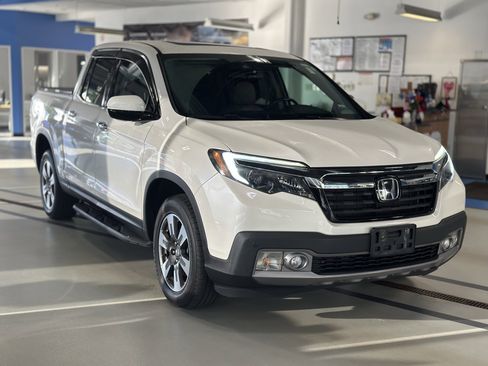 Used 2017 Honda Ridgeline RTL-E image 3