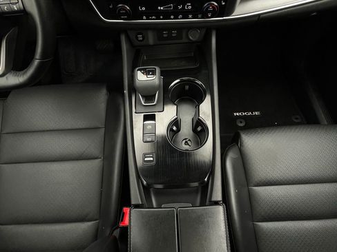 Used 2025 Nissan Rogue SV w/ SV Premium Package FWD image 19