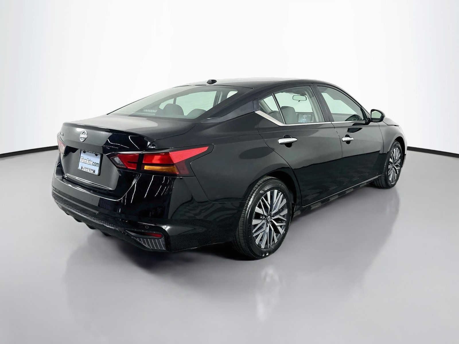 Used 2025 Nissan Altima 2.5 SV FWD image 7