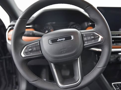 Used 2024 Jeep Compass Limited image 17