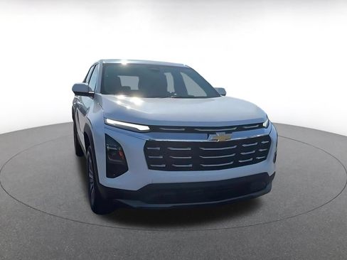 Used 2025 Chevrolet Equinox LT AWD/4WD image 3