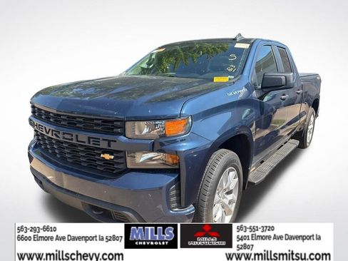 Used 2020 Chevrolet Silverado 1500 Custom w/ Custom Value Package AWD/4WD image 1