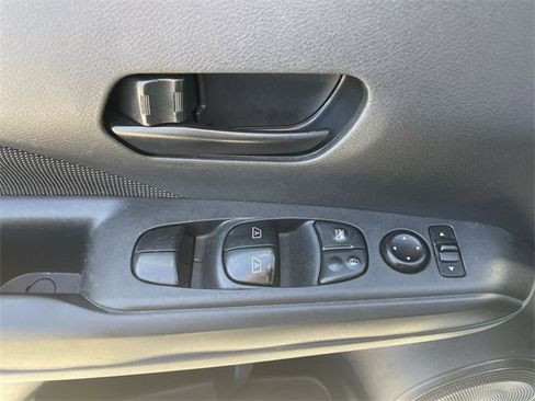 Used 2020 Nissan Kicks S image 21