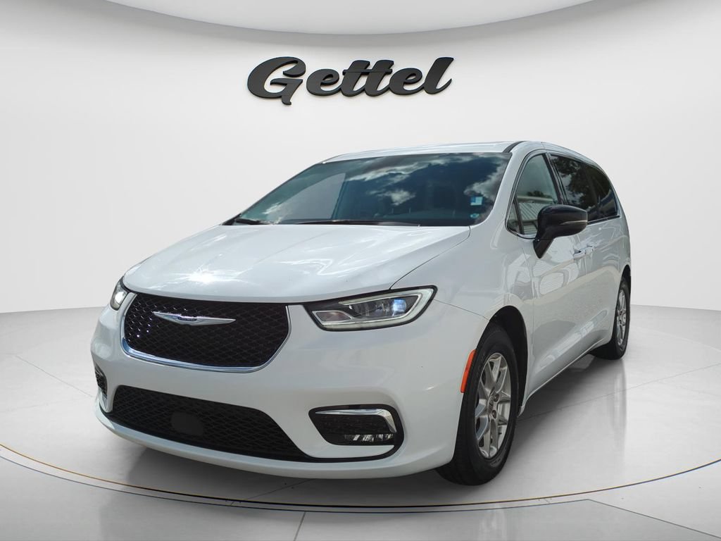 Used 2024 Chrysler Pacifica Touring-L FWD image 1