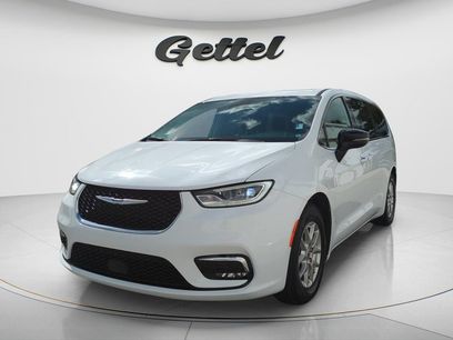 Used 2024 Chrysler Pacifica Touring-L