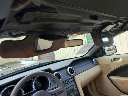 Used 2009 Ford Mustang Deluxe Convertible 2D image 32