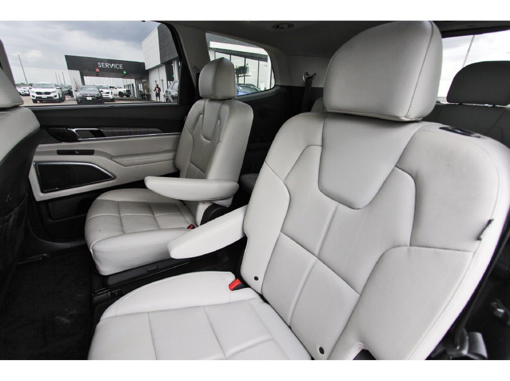 Used 2024 Kia Telluride SX w/ Towing Package FWD image 33
