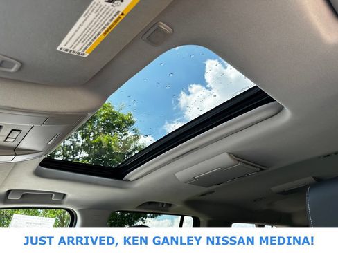 Used 2015 Chevrolet Suburban LTZ AWD/4WD image 13