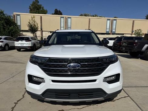 Used 2023 Ford Explorer XLT w/ Equipment Group 202A RWD image 2