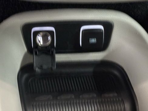 Used 2017 Chrysler Pacifica Touring-L image 31