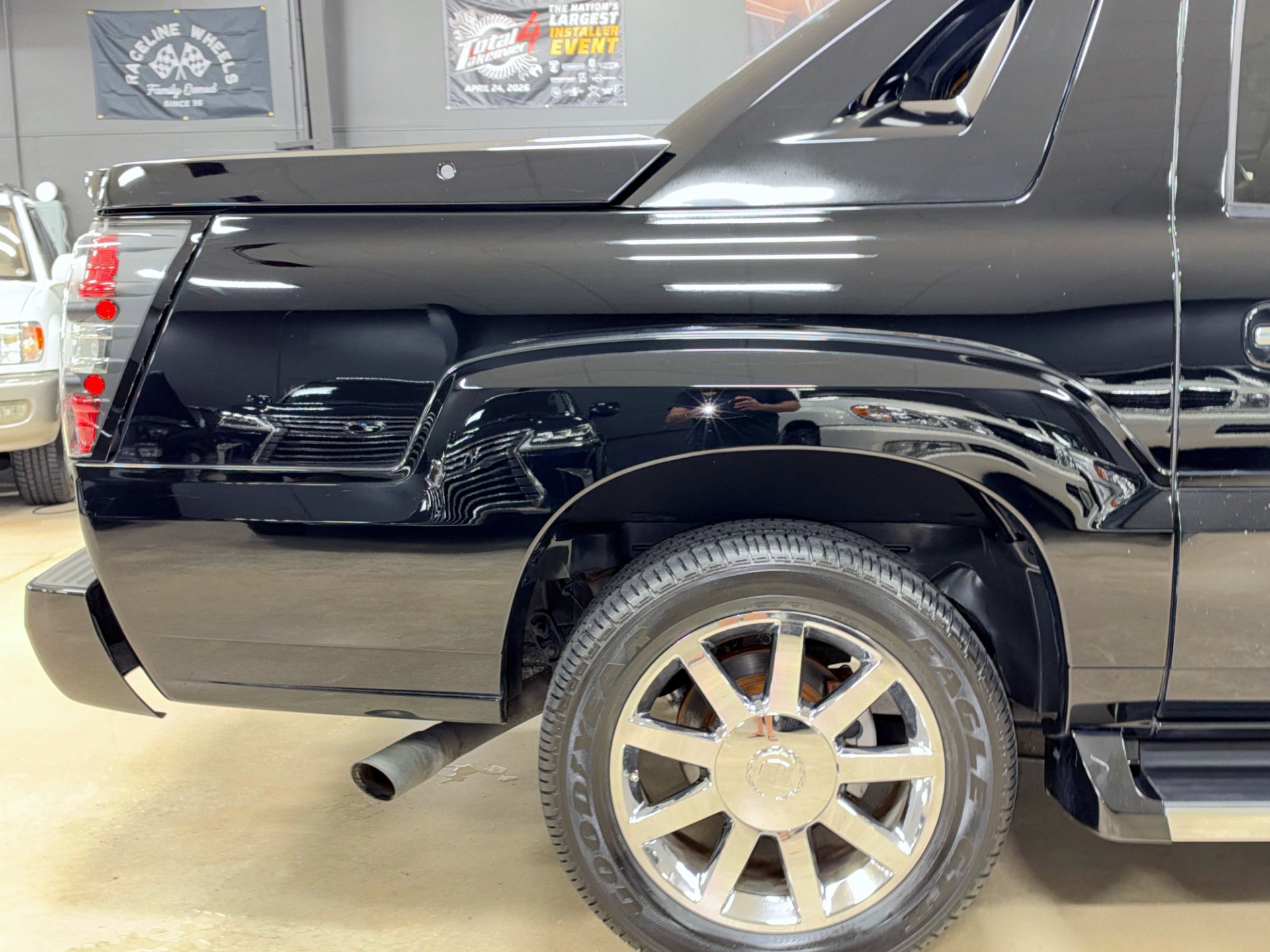 Used 2005 Cadillac Escalade EXT AWD/4WD image 16