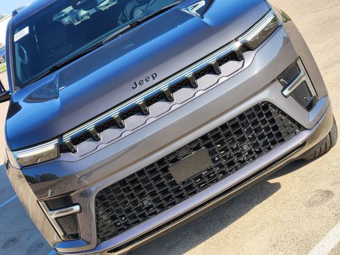 New 2026 Jeep Grand Wagoneer Limited AWD/4WD image 14