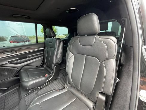 Used 2024 Jeep Grand Cherokee L Limited w/ Black Appearance Package AWD/4WD image 26