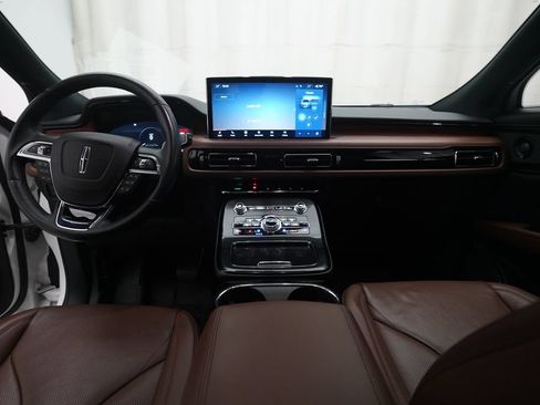 Used 2023 Lincoln Nautilus Reserve w/ Luxury Package AWD/4WD image 5