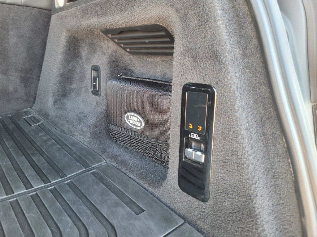 Used 2024 Land Rover Range Rover Sport SE AWD/4WD image 33