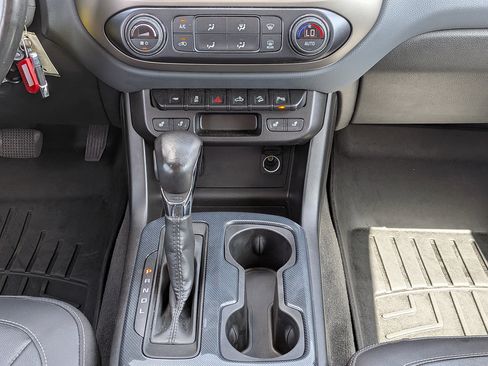 Used 2022 Chevrolet Colorado Z71 AWD/4WD image 18