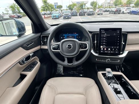 Certified 2025 Volvo XC90 B5 Plus AWD/4WD image 16